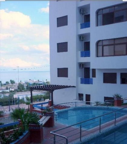 No balneário de Oued Laou a 45 minutos da cidade de Tetouan está este apartamento à venda de 52 m2 que está localizado no 1º andar em uma bela prisão domiciliar com uma grande piscina e área verde. O apartamento é brilhante, consiste em uma sala de e...