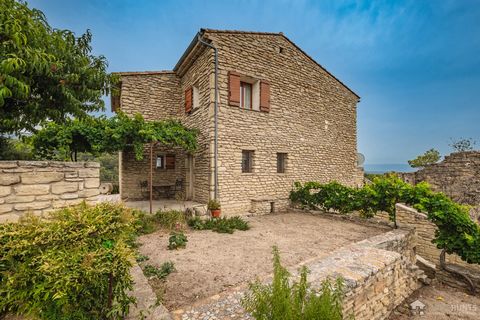 This charming stone village house, 18th century origin, is a real rare estate, with stunning elevated vistas...... Located at the top of the village, it offers a living area of approximately 160 m2, perfect for accommodating a large family or friends...