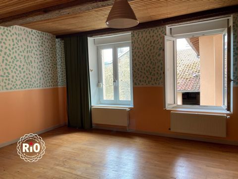 Come and discover in a quiet street of Thiaucourt a terraced house to renovate entirely with a living area of about 142 m2 with terrace facing North-West with 2 bedrooms. Environment: Shops, schools, pharmacies, transport. Inside: entrance, living ro...