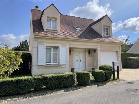 Two minutes from Orgeval and in a secure residence close to the A13 and A14, we present this pretty house of 119 m2 perfectly maintained comprising on the ground floor: entrance with cupboards, double living room with stove and benefiting from access...
