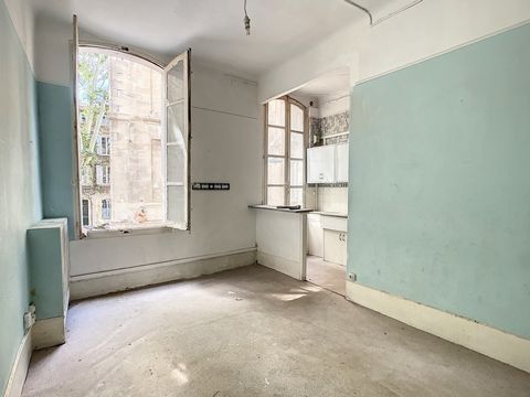 In the Saint Didier district, in a stone building currently being renovated, book now this 73 m2 plateau with a 16 m2 terrace to be fitted out according to your desires and tastes. Possibility of tax exemption through the land deficit. For more infor...