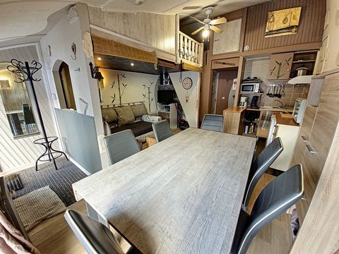 Pleasant chalet located at the foot of the slopes of the Guzet ski resort. Semi-detached on 2 sides, it has a pleasant living room, a bedroom and a mezzanine area for a capacity of 6 beds. With easy access, it offers a magnificent view of the mountai...
