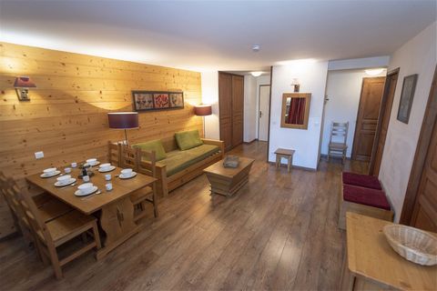 2 bedroom-apartment with coin montagne in a popular location in Brides les Bains. It has good access to the 3 Valleys ski domain and is close to the shops, restaurants and the télécabine up to Meribel. The apartment has 55,80 m2 of carrez living spac...