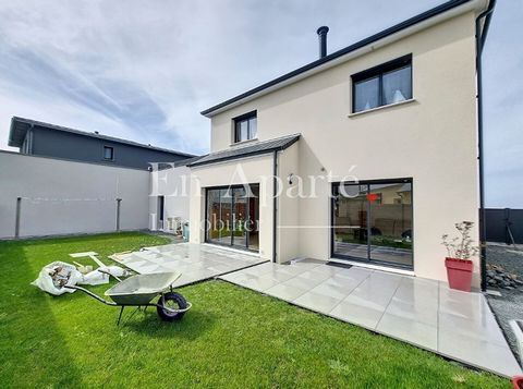 Dans la commune de Donville-Les-Bains, trouvez un nouveau logement avec une villa bénéficiant de 3 chambres. L'espace intérieur comporte 3 chambres et un espace cuisine. Sa superficie habitable fait approximativement 111m2. Chose pratique en famille,...