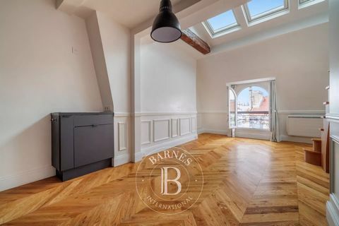 Barnes is listing this magnificent 23m² or 248 sq ft (Carrez Law) studio apartment on the sixth and top floor of a high-end condominium with a lift in the heart of the Marais. It comprises an entrance hall, a fully-equipped kitchen opening onto a lar...