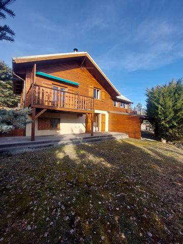 In the heart of the Ubaye Valley, in the town of Barcelonnette. Immogliss offers you this beautiful chalet with a surface area of 130m2 on a plot of 630m2. It consists on the ground floor of two bedrooms, one of which has access to the garden, a show...