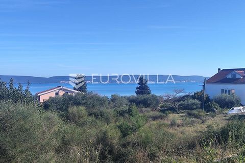 Pašman, Dobropoljana, two-room apartment in the NKP residential building, 49.82 m2. It consists of two bedrooms, a room, a bathroom, an open concept kitchen, a dining room and a living room, a corridor and a terrace with a view of the sea. The apartm...