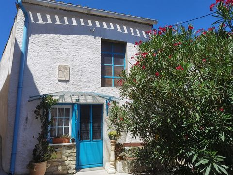 Ref 12483 AG - NEAR CARCASSONNE - Charming village house of about 130m2 in good condition, including fitted kitchen, living room, dining room, summer kitchen of 35 m2 opening onto a terrace of 12 m2 and a veranda, shower room + WC. Upstairs, 2 bedroo...