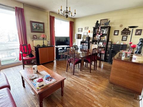 ANNUITY LIFE ANNUITY - Lyon 08 rue Marius Berliet. In a secure residence, apartment 75 m2, 2 bedrooms, balcony, private parking. Close to Blandan Park, Saint Nestor Garden, and T4 tram. Financial elements: the apartment and the parking space are esti...