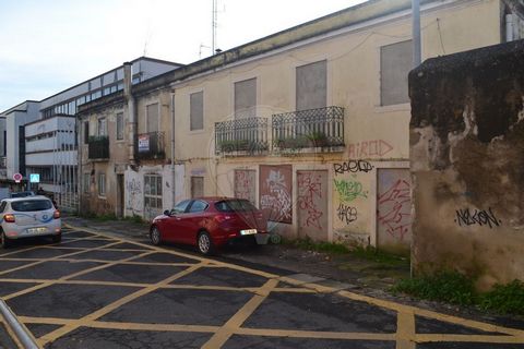 ATTENTION INVESTORS , BUILDING FOR RECOVERY IN THE CENTER OF AMADORA. POSSIBLE JOINT PURCHASE OF ANNEX LAND OF 618 M2 Two-storey building, located next to the Amadora Volunteer Firefighters. It offers a good opportunity for recovery, with an added va...