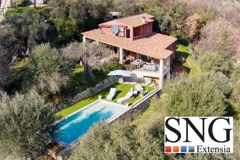 New Exclusivity at Bar sur Loup: Charm, Comfort and Exceptional View! I am delighted to present this exceptional house of more than 160m² completely renovated with care, nestled on a plot of 2500m² in Bar sur Loup. ( Video of the property : https://y...