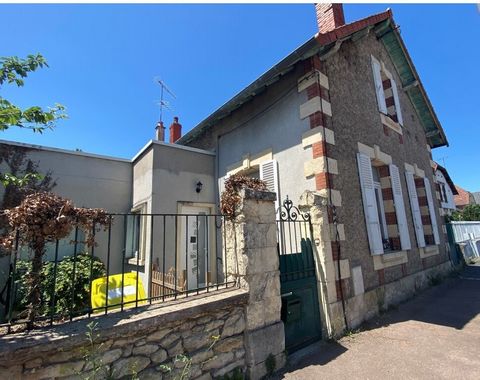 FOR SALE - EXCLUSIVITY RICHMOND REAL ESTATE SERVICE GROUP - NEVERS - House on basement in area close to amenities. Entrance, kitchen open to living room of 38 m2, 3 bedrooms, office, 2 shower rooms with toilet. Basement: garage, boiler room, cellar. ...