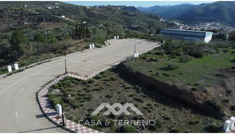 Introducing a prime real estate opportunity in Riogordo! Nestled on a 151m2 urban plot, this property boasts breathtaking panoramic views of the surrounding mountains. Perfect for building your dream home or investment project, this parcel offers bot...