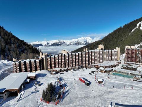 Don't miss out on this unique opportunity in La Plagne Bellcote! Offering majestic views at an attractive price, this T2 apartment is perfect for a small accessible second home. With its 34.2 m2 optimized, this property will seduce you with its excep...