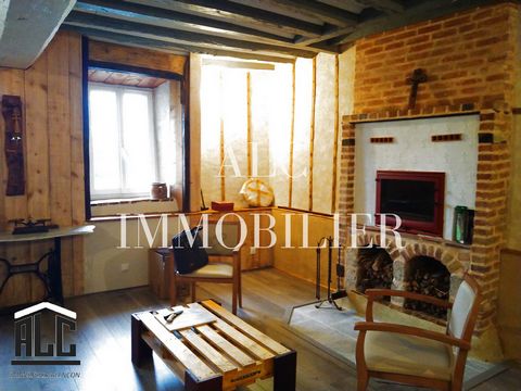 Sophie LEMONNIER from the ALC Immobilier Agency offers for sale this small country house of 51.39 m2 adjoining an outbuilding of 12.89 m2 (possibility of creating a kitchen and shower room). It consists on the ground floor: of two rooms of 27.01 m2 a...