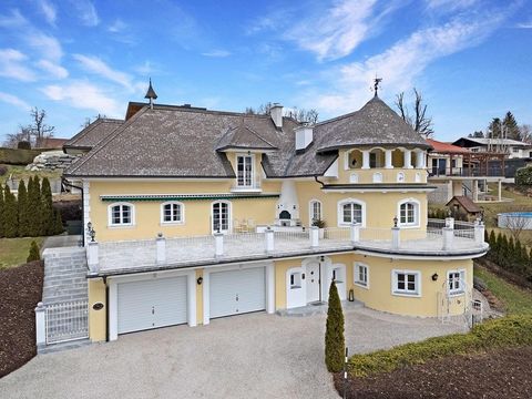 Een exclusieve landelijke villa wacht op u in het idyllische dorpje Köttmannsdorf, op slechts 10 km van Klagenfurt en de Wörthersee. Dit meesterwerk van elegantie biedt een adembenemend uitzicht op het omliggende platteland en het imposante Karawanke...