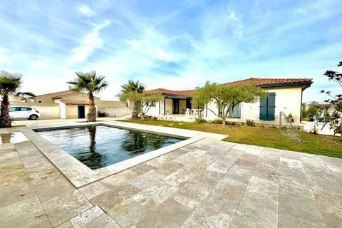 Located just a few minutes from Saint Rémy de Provence, this contemporary house offers 148m² of living space combining modernity and practicality. The property sits in 1000m² of fully enclosed grounds. Inside, the 148m² of this house comprises three ...