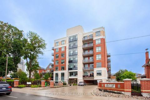 Just what You've been looking for a spacious 2-bedroom 2-bathroom condo. Welcome to Barra on Queen a boutique condo with many amenities including on site management office, multi-purpose event room with access to terrace and BBQ, guest suite for over...