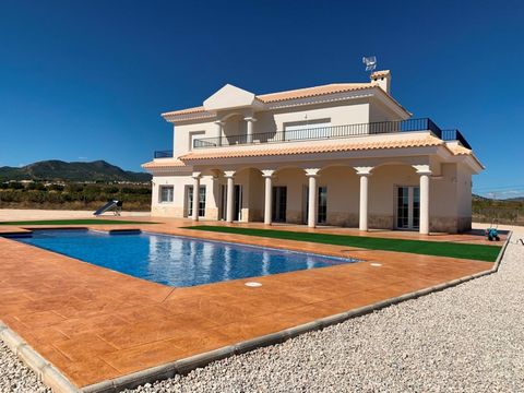 Villas de nueva construcción de ensueño en el campo de Alicante. OPCIÓN 120 MT2: Precio de la casa y piscina de 8x4 metros: 269.000 euros. Precio del terreno incluido: 30.000 euros. 3 Dormitorios y 2 BañosOPCIÓN 150 MT2:Precio de la casa y piscina de...
