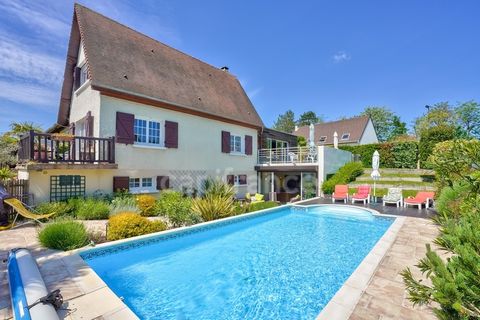 Dpt Val d'Oise (95), à vendre OSNY propriété P9 de 305 m² - Terrain de 1587 m² - 6 chambres