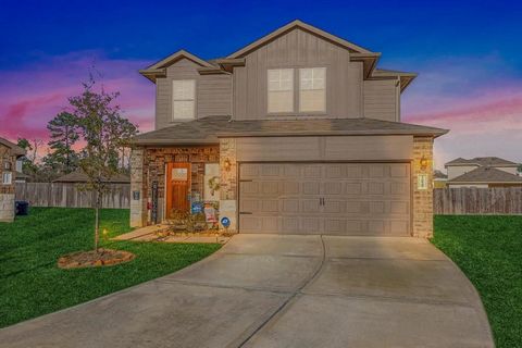 Welcome to Granger Pines located in Conroe. This charming 3-bedroom, 2.5-bathroom abode offers the perfect blend of comfort and style. Nestled in a tranquil cul-de-sac, this home beckons with its inviting open concept design. Step inside to discover ...