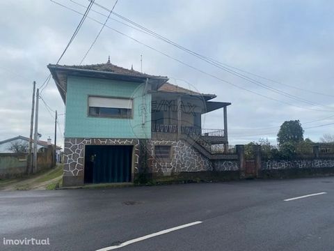 5 bedroom villa in the center of Pardilhó, close to the parish council and all services. This is the villa you are looking for to remodel/recover/update and turn it into your dream home. With two floors and a total of 296 m2 of gross area (148 m2 per...