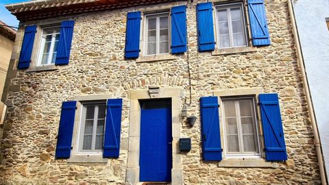 Village in the heart of the Minervois area, with a grocery, restaurant, school, hairdresser: located at 5 minutes from Caunes-Minervois, 15 minutes from the Jouarres lake, 30 from Carcassonne and its airport and 50 minutes from the beach ! Magnificen...