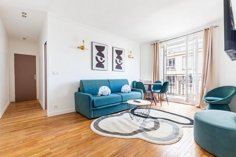 Come and discover this magnificent apartment sleeping 3, possible 5, completely renovated with elegance and modernity! A few minutes from Place d'Italie and the Jardin des Plantes, it includes a living room with a sofa bed, a dining table, a fitted a...