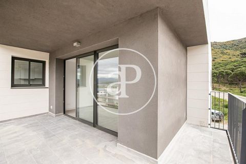 Building of 21 apartments at 10 minutes from the beach. Flats from 80 to 96 sqm with 2 or 3 rooms. The communal area has a garden and swimming pool. In the same building there are parking spaces and storage rooms. Ground floors with private garden. F...