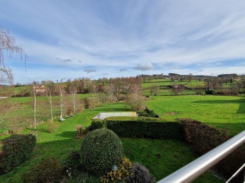 House for sale Ozolles in Saône-et-Loire (71), In the heart of the village, family home or divisible for a gite activity. Superb view and exceptional garden, in a quiet area. On the ground floor: 2 beautiful living rooms, kitchen, shower room and ter...