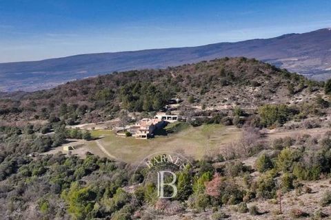Situated in the heart of the northeastern region of the Luberon, just 30 minutes south of the Montagnes de Lure and Forcalquier, this expansive hunting estate boasts panoramic views over approximately 138 hectares, entirely enclosed within an 11-kilo...