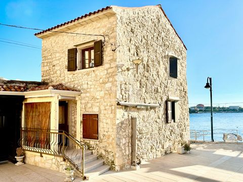Location: Istarska županija, Umag, Umag. ISTRIA, UMAG - Unique stone house near the sea We are extremely honored to offer you this unique stone house located in the old town of Umag, near the sea. This charming property is spread over three floors: g...