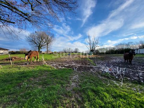 Ref:67895BM A house in the countryside!! In the town of Illiat, come and discover this large house of approximately 200m2 of living space, largely renovated, on its land of more than 1 hectare. Do you have horses? Are you dreaming of a large house fo...