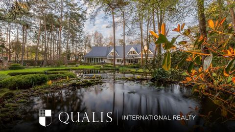 This beautiful property is located in a quiet and residential area just 150 meters from the De Liereman nature reserve, with both Eindhoven and Antwerp just a short 30-minute drive away. Despite its spacious living area of 870 square meters, the hous...