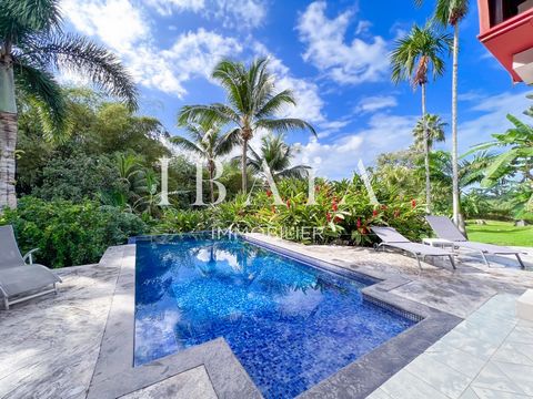 IBAÏA IMMOBILIER is pleased to present this beautiful property ideally located in the center of the island. Close to the economic heart and the magnificent beaches of Basse-Terre, this location offers an incomparable range of possibilities.   The pro...