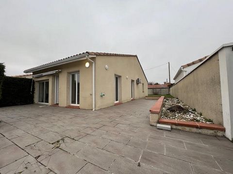 Ideal for a family, I offer you this house in very good condition with a large air-conditioned living room and open kitchen where everyone will meet around a good meal. And in summer you can enjoy two terraces. On the night side, three bedrooms with ...