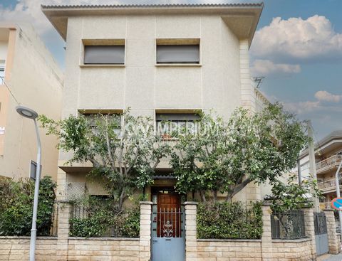 Keller Williams Imperium offers this urban living home in the heart of Tarragona. ~~This rarely available single-family home boasts the perfect blend of contemporary style and convenience, located in a central and quiet residential area, close to Cam...