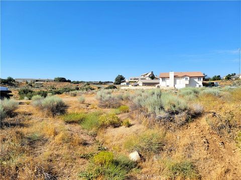 Welcome to your ideal homesite in West Oak Hills, where desert living meets luxury! This vacant lot, surrounded by exquisite custom-built homes, boasts stunning neighborhood views and a gently sloping valley, offering a serene and picturesque backdro...