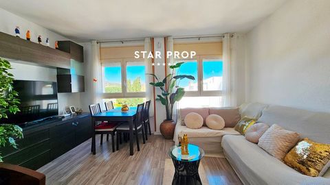 STAR PROP, l'agence immobilière des belles maisons, a le plaisir de vous présenter cette propriété exclusive au centre de Llançà. Ce charmant appartement avec ascenseur est parfait pour ceux qui recherchent la combinaison parfaite entre confort et tr...