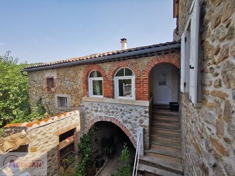 Gard (30), en venta en la ciudad de Molieres sur Ceze, una hermosa propiedad de piedra renovada en 2015 con 12 habitaciones, 210 m² de superficie habitable, en un terreno de 3.781 m², en las montañas, varias bodegas y un laberinto completan este prop...