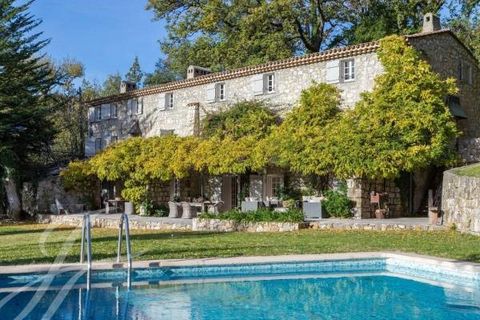 Much charm and refinement for this genuine C19th stone 'Mas', tastefully renovated over 550 sqm living space, with its lovely guest house and large swimming pool in around 9 000 sqm of grounds, in absolute peace and quiet. The ground floor encompasse...