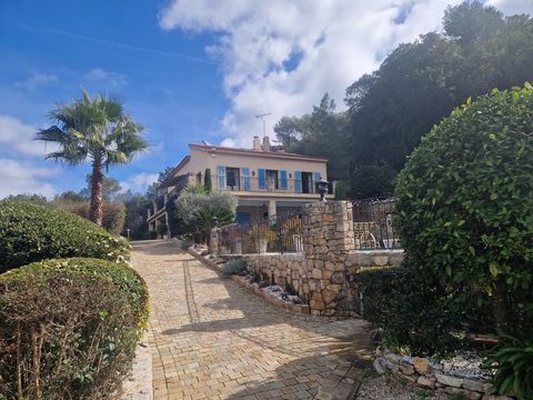 This charming Provencal villa is a true haven of peace, offering an idyllic setting to recharge your batteries. Fve bright bedrooms, 3 shower rooms and a bathroom, delightful reception areas, then outside you can enjoy its superb swimming pool and it...