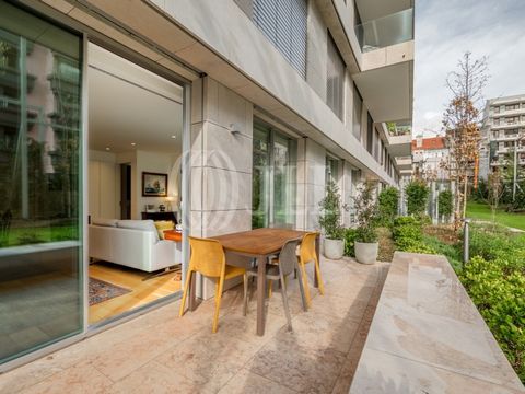 2-bedroom apartment with 116 sqm of gross private area, a parking space, and a storage room, located in the Amoreiras Residence development, next to the Amoreiras Garden, in Lisbon. The apartment features a spacious social area of 51 sqm with direct ...