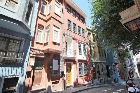 4-Storey Furnished Building 250 Meters From The Main Street and Coast in Balat The building close to the main street and coast is located in Balat, Fatih. Balat has preserved its charm for many years thanks to its colorful homes and historical textur...