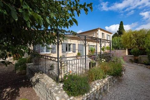 SAINT REMY DE PROVENCE AREA - EXCLUSIVITY Immersive 3D virtual tour available on our website. Come and discover this villa in Mouriès. This 156 sqm building, located just a few steps from the village centre, will seduce you with its bright living roo...