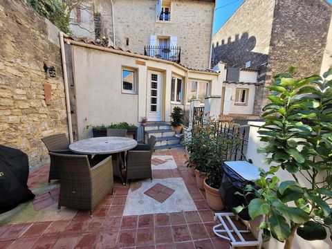 Well-maintained and original village house in excellent condition, conveniently located at the door of Pezenas. The property includes three bedrooms, two bathrooms, and a lounge lounge with a beautiful stone vaulted area. Outside is a lovely courtyar...