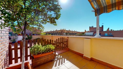 Se vende Ático en una de las mejores zonas de Alcalá de Henares. Nos encontramos en una vivienda con la mejor orientación posible, dotando a la misma de una luz espectacular durante todo el día. Sin duda el encanto de esta vivienda se encuentra en su...