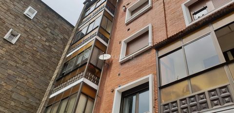Chcesz kupić 2-pokojowe mieszkanie w Mieres del Camino o powierzchni 51 metrów kwadratowych? Doskonała okazja do nabycia tego apartamentu mieszkalnego o powierzchni 51 m², dobrze rozłożonego na 2 sypialnie, 1 łazienkę, położony w miejscowości Mieres ...