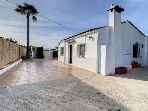 Welcome to your new home in Andalusia! This typical and charming one-storey house offers you the comfort and beauty of life in the region, in the countryside, close to beaches and towns. This house has three bedrooms, a full bathroom with window, and...