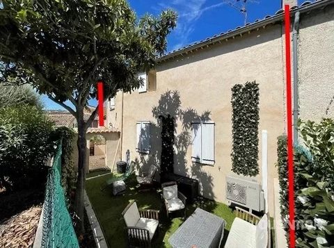 VOUSAMOI invites you to discover this beautiful townhouse of 200m² of surface area, operated today in 4 lots. Located in the heart of the village of Vidauban, it offers easy access for parking and is ideally located between two motorway entrances/exi...
